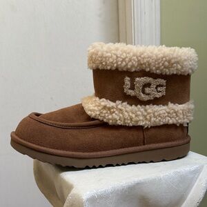 UGG Tan Shearling Lined Boots Size 6 H5N1